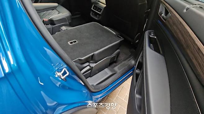 2열 구조는 완전히 접히는 구조를 지니고 있다. 사진 | 손재철기자