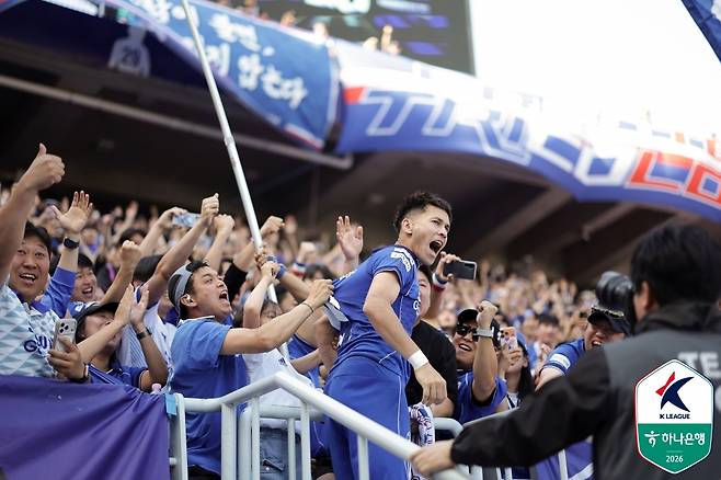 헤이스가 부산 아이파크전 결승골을 터트리고 세리머니하고 있다. /사진=한국프로축구연맹 제공