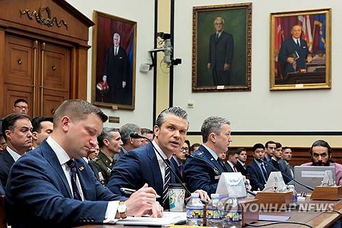 미 연방하원 군사위원회 청문회에 출석한 미 국방부 수뇌부 [워싱턴 로이터=연합뉴스. 재판매 및 DB 금지]