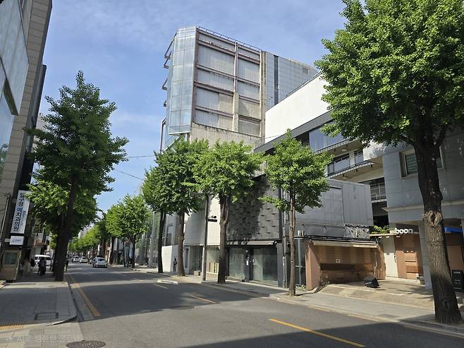 빈 상가가 늘고 있는 강남 가로수길 일대 모습 
[촬영 서미숙 기자. 재판매 및 DB 금지]