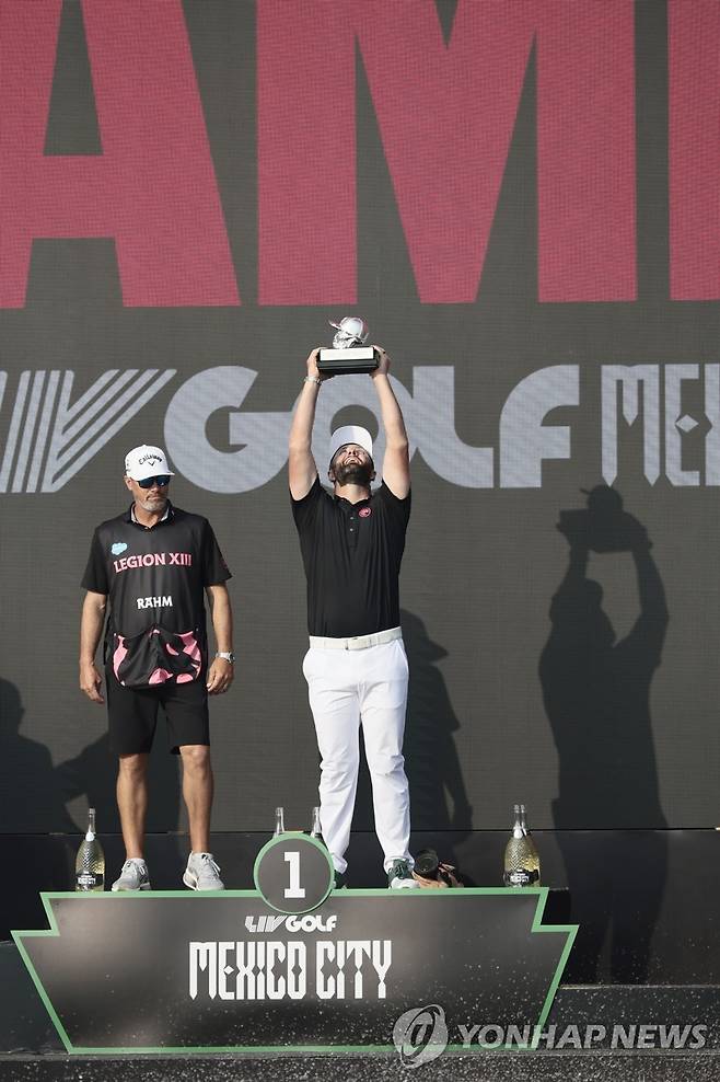 LIV골프 시상 장면 [EPA=연합뉴스]