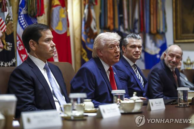 내각회의 주재하는 트럼프 대통령 [EPA=연합뉴스 자료사진. 재판매 및 DB 금지]