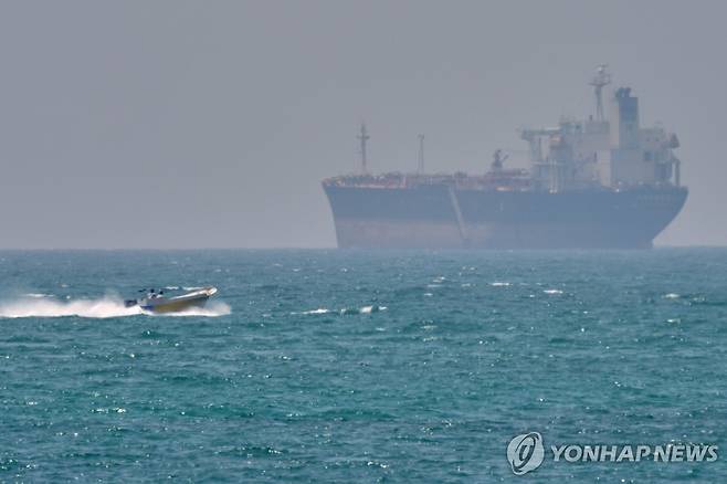 호르무즈 해협의 유조선(기사와 직접 관련 없음) [AP=연합뉴스 자료사진. 재판매 및 DB 금지]