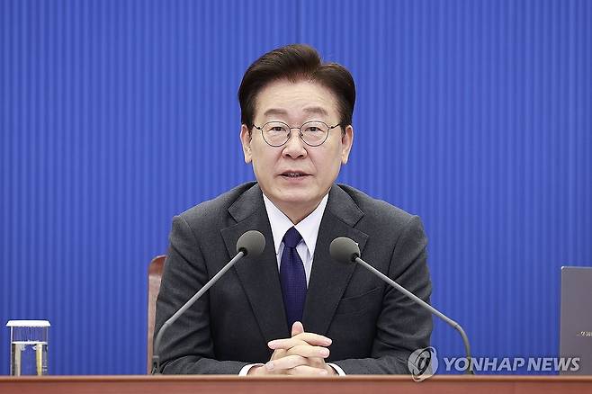 이재명 대통령, 수석보좌관회의 발언 (서울=연합뉴스) 한상균 기자 = 이재명 대통령이 30일 청와대에서 열린 수석보좌관회의에서 발언하고 있다. 2026.4.30 xyz@yna.co.kr