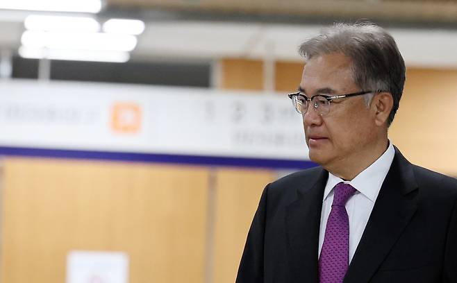 헌법재판관 미임명과 졸속 지명 등 혐의로 기소된 정진석 전 대통령비서실장이 지난달 17일 오전 서울 서초구 서울중앙지방법원에서 열린 공판에 출석하고 있다. 사진=뉴시스
