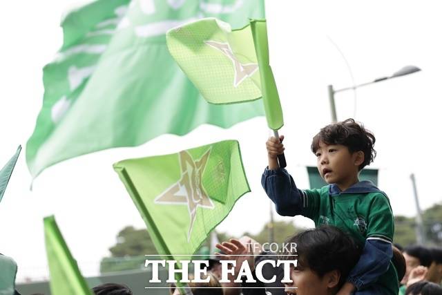 한국프로축구연맹은 5월 2일(토)부터 어린이날인 5일(화)까지 K리그1, 2 총 20경기에서 어린이 팬들을 위한 다채로운 축제를 개최한다./K리그