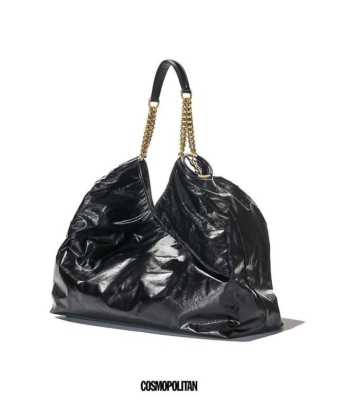 메탈 로고 장식 호보 백 5백60만원 Saint Laurent by Anthony Vaccarello.
