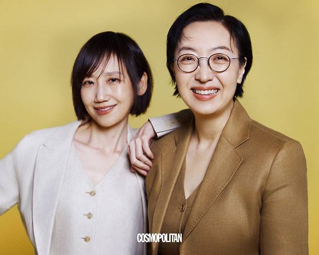 (김지윤)재킷, 베스트 모두 Weekend Max Mara. (전은환)재킷, 베스트 모두 Max Mara.