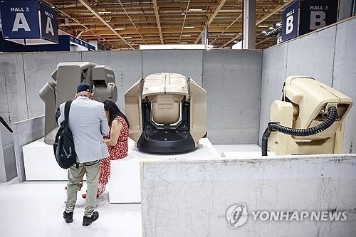 2025년 6월 17일 제55회 국제 파리 에어쇼에 전시됐던 이스라엘의 고에너지 레이저 방공시스템 ‘아이언 빔’의 모습.    [파리 EPA=연합뉴스]
