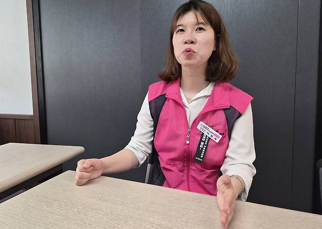 지난 25일 서울 용산구에서 만난 이인숙 전국학교비정규직노조 초등돌봄전담사 인천 분과장. 장현은 기자 mix@hani.co.kr