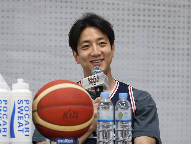 <yonhap photo-4336="">1일 프로농구 챔피언결정전 미디어데이에 참석한 부산 KCC 허훈. 연합뉴스</yonhap>