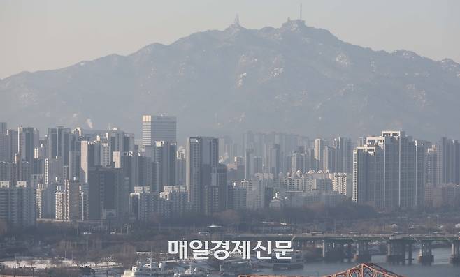 3일 서울 응봉산에서 바라본 압구정 현대아파트 / 반포 일대 아파트. 2026.2.3 [한주형기자]