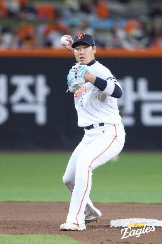 한화 하주석이 30일 대전 한화생명이글스파크에서 열린 SSG 랜더스와의 홈 경기서 수비를 하고 있다./한회 이글스 제공