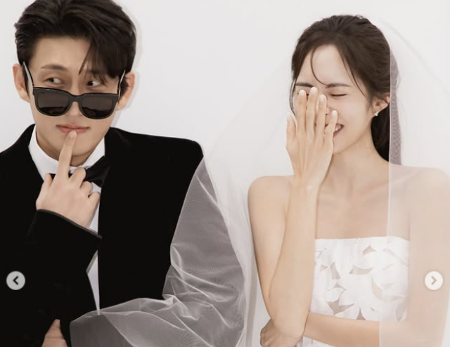 고준은 1일 본인의 SNS 계정에 "TEAM"이라는 짤막하면서도 애정 어린 문구와 함께 행복한 결혼 생활의 시작을 알리는 사진들을 게시했다. 아내의 모습도 처음으로 공개했다. /고준 소셜미디어