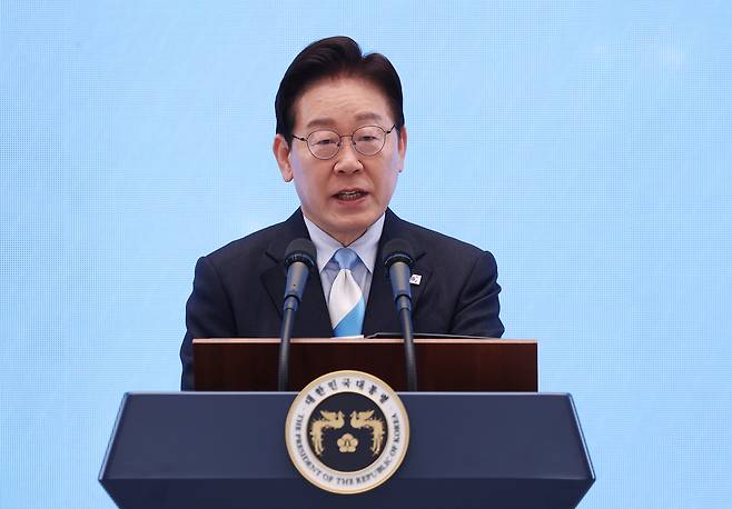 이재명 대통령이 1일 청와대 영빈관에서 열린 노동절 기념식에서 기념사하고 있다. [연합]