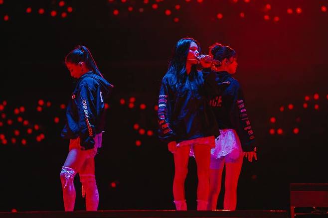[도쿄=뉴시스] 트와이스 정연, 지효, 채영 유닛 국립경기장 공연 모습. (사진 = JYP엔터테인먼트 제공) 2026.04.28. photo@newsis.com *재판매 및 DB 금지
