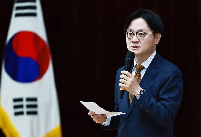 [서울=뉴시스] 조성우 기자 = 김정관 산업통상부 장관이 24일 세종시 정부세종청사 대강당에서 열린 산업통상부 제2차 전직원 타운홀미팅에서 발언하고 있다. (사진=산업통상부 제공) 2026.04.24. photo@newsis.com *재판매 및 DB 금지