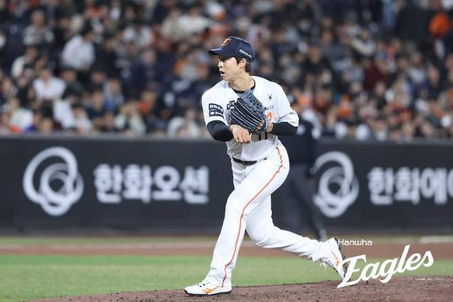 ▲ 선발과 중간에 모두 구멍이 뚫린 한화로서는 양쪽 모두에서 경험이 있는 엄상백의 이탈이 더 뼈아프게 느껴질 수밖에 없다 ⓒ한화이글스