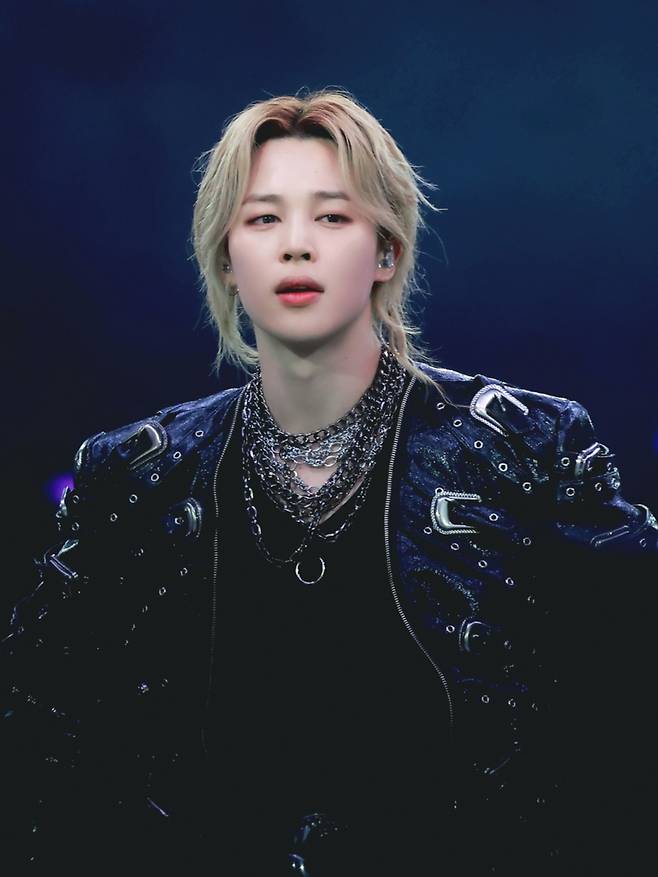 '무대천재' 방탄소년단 지민, 프리스타일 '뱁새'로 탬파 스타디움 달궜다..팬들도 열띤 응원