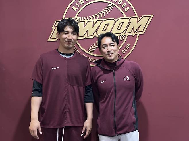 키움 가나쿠보 유토(왼쪽)와 통역 노지마 나오토 [키움 히어로즈 제공. 재판매 및 DB 금지]