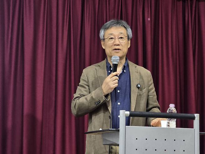 정민 한양대 명예교수가 르네상스적 인문인 다산에 대해 특강하고 있다.                      사진=한성일 기자