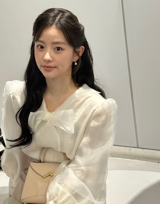 사진. | 채서안 SNS