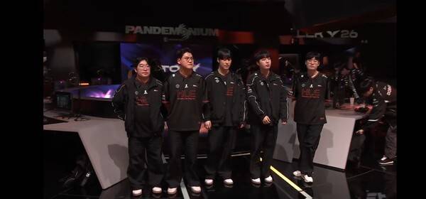 1일 서울 종로구 치지직 롤파크에서 열린 '2026 리그 오브 레전드 챔피언스 코리아(LCK)' 정규 시즌 2라운드 경기에서 한화생명e스포츠가 T1과의 풀세트 접전 끝에 2대1 승리를 거두며 8연승을 질주, 단독 선두에 올랐다. (HLE & T1=2:1)./사진=네이버 치지직 라이브영상 캡처