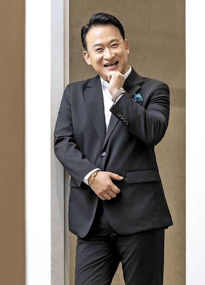 서경석은 “지금까지는 수험생 위주의 한국사 강의를 주로 올렸다면, 앞으로는 하나의 사건이나 사람에 대해 깊게 파고들 계획”이라며 “이를 제 방식으로 쉽고 재미있게 전달해 대중의 한국사 상식을 넓히는 데 조금이라도 기여할 수 있는 ‘한국사 이야기꾼’이 되고 싶다”고 했다. /이신영 영상미디어 기자