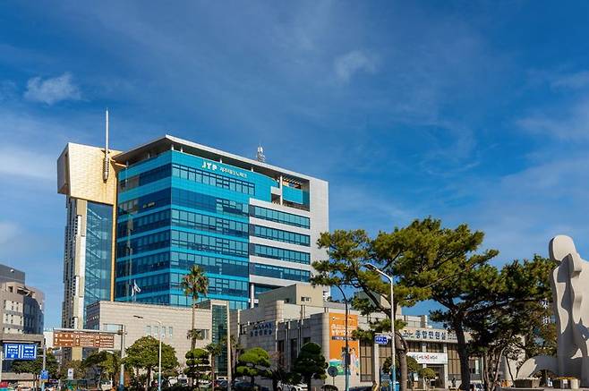 제주테크노파크 전경. 제주TP는 오는 5월 7일 메종글래드 제주 호텔에서 '제주 바이오기업 AI 대전환(DX) 컨퍼런스'를 열고 AI 데이터센터 협약과 한중일 기술교류를 진행한다. /사진=제주테크노파크 제공