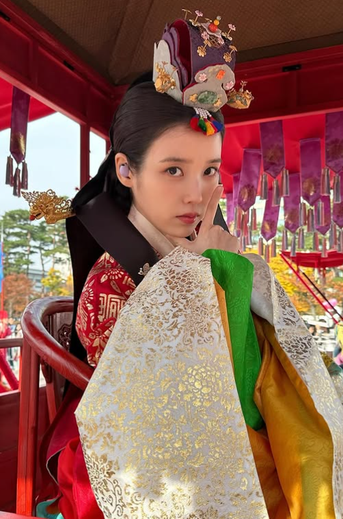 사진=아이유 SNS