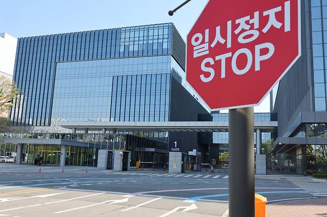 노동조합 전면 파업 첫째 날인 지난 1일 오전 인천 연수구 삼성바이오로직스 공장에 적막감이 흐르고 있다. 사진=연합뉴스