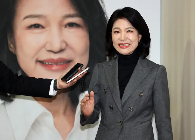 이진숙 전 방송통신위원장이 6일 오후 대구 시내 자신의 선거캠프에서 기자들과 만나고 있다. 연합뉴스