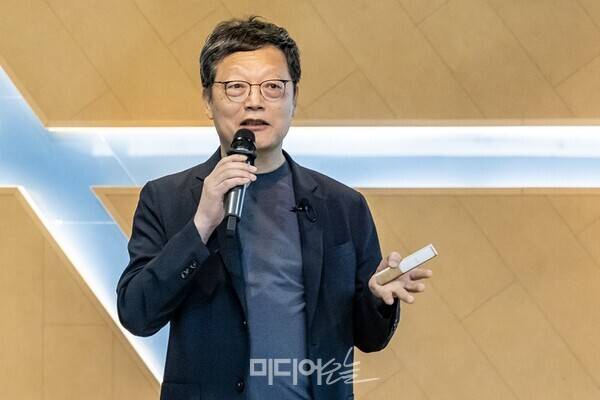 ▲2026년 4월 22일 오후 서울 마포구 청년문화공간JU에서 김유열 EBS 사장이 'EBS, 왜 AI에 올인하나'를 주제로 강연하고 있다. 사진=김용욱 기자.