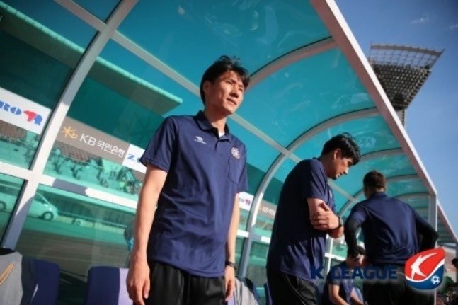 FC안양 시절 이영민 감독(왼쪽)과 유병훈 감독(오른쪽). 사진=프로축구연맹
