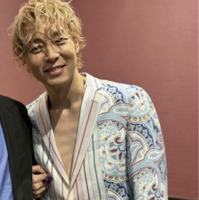 마약 투약 논란으로 연예계를 떠났던 가수 겸 배우 박유천이 일본에서의 활동 소식을 전했으나, 이전과는 확연히 달라진 외형으로 팬들에게 충격을 주고 있다. /박유천 소셜미디어