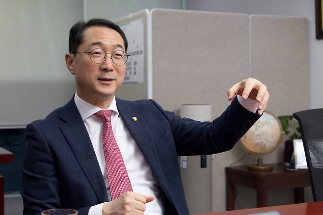 국회 외교통일위원회 야당 간사인 김건 국민의힘 의원이 4월29일 국회 의원회관에서 시사저널과 인터뷰를 하고 있다. ⓒ시사저널 이종현