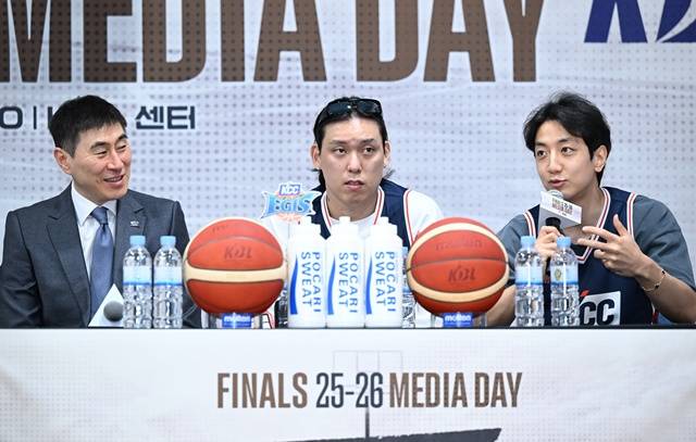KBL 챔피언결정전 미디어데이에 참석한 부산 KCC 이상민 감독(왼쪽부터), 최준용, 허훈.  /사진=KBL 제공