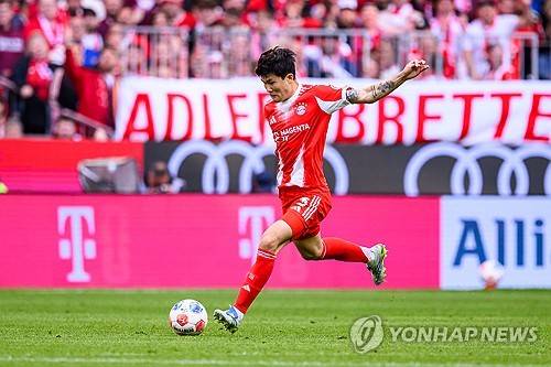 독일을 넘어 유럽 최고 명문 구단 바이에른 뮌헨에 입성한 김민재의 몸값은 어딜 가나 만만치 않은 수준이다.&nbsp;  이탈리아 명문 구단 유벤투스도 김민재의 연봉을 부담스러워 하고 있다.&nbsp;  이적시장 전문 기자 파브리치오 로마노가 지난 1일(한국시간) 김민재가 여러 이탈리아 구단의 관심을 받고 있지만, 반드시 연봉 조정이 필요한 선수라고 전망했다.&nbsp;연합뉴스