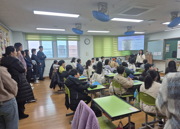 수원초등학교에서 공개 수업이 열리고 있다. /수원초 제공