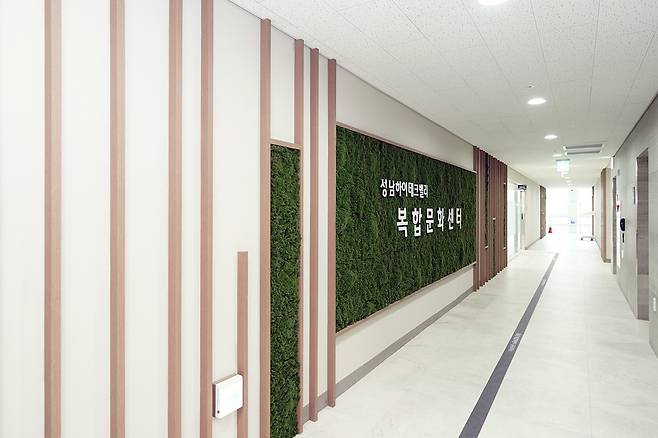 성남 아이파크디어반 건물에 있는 복합문화센터.