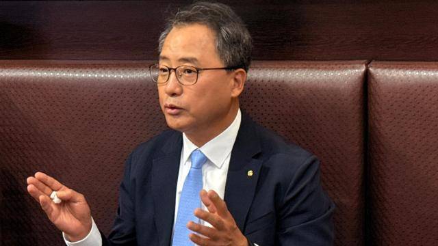 채병득 금융결제원장이 3일(현지시간) 제59차 아시아개발은행(ADB) 연차총회가 열린 우즈베키스탄 사마르칸트에서 동행기자단과 간담회에서 발언하고 있다. [사진=한국은행]