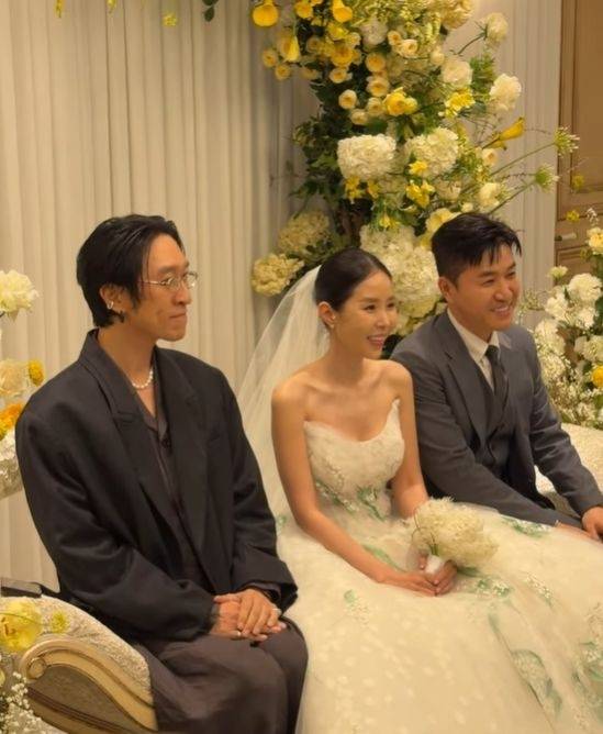 가수 신지와 그룹 코요태 멤버들. 사진 | 김우리 SNS