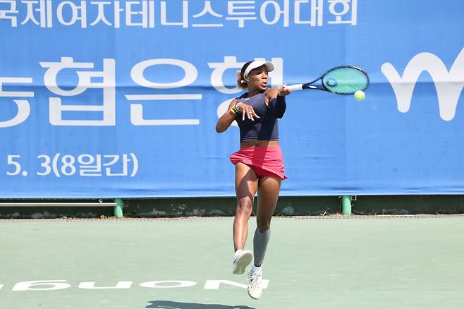 다니엘의 역동적인 플레이. 테니스 코리아
