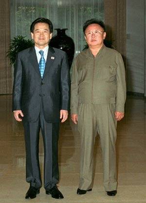 정동영 통일부 장관은 2005년 6월 6·15 공동 선언 5주년을 계기로 평양을 방문, 김정일 국방위원장과 독대(獨對)했다. 이를 계기로 중단됐던 북핵 6자회담이 재개됐으며 이는 9·19 공동성명으로 이어졌다. 정 장관은 이재명 정부에서 다시 통일부 장관을 맡아 김정은 북한 국무위원장과의 독대를 통해서 경색된 남북관계를 풀고, 이를 자신의 차기 대권 도전에 활용한다는 생각을 갖고 있는 것으로 알려졌다./통일부