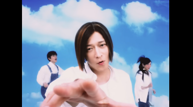 영화 '와일드 씽'으로 돌아오는 배우 강동원 엄태구 박지현이 1990년대 향수를 불러일으키는 혼성그룹으로 분해 눈길을 끌고 있다. 유튜브 채널 ' 롯데엔터테인먼트' 영상 캡처