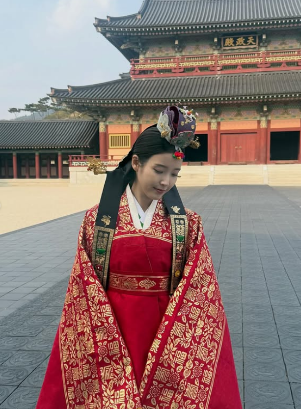 사진=아이유 SNS