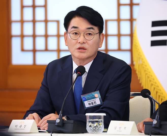 박용진 규제합리화위원회 부위원장이 청와대에서 이재명 대통령 주재로 열린 규제합리화위원회 제1차 전체회의에서 발언하고 있다. 연합뉴스