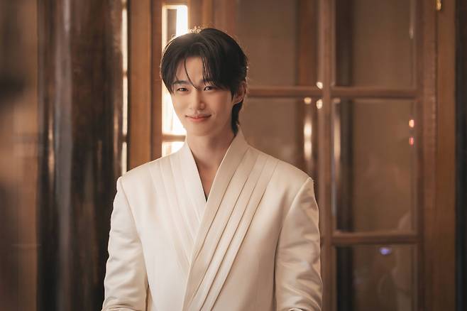 Byeon Woo-seok as Prince I-an in the romantic comedy series ″Perfect Crown″ [MBC]