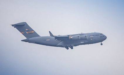중국 베이징 수도공항에 착륙중인 미 공군 C-17 수송기/사진=연합뉴스