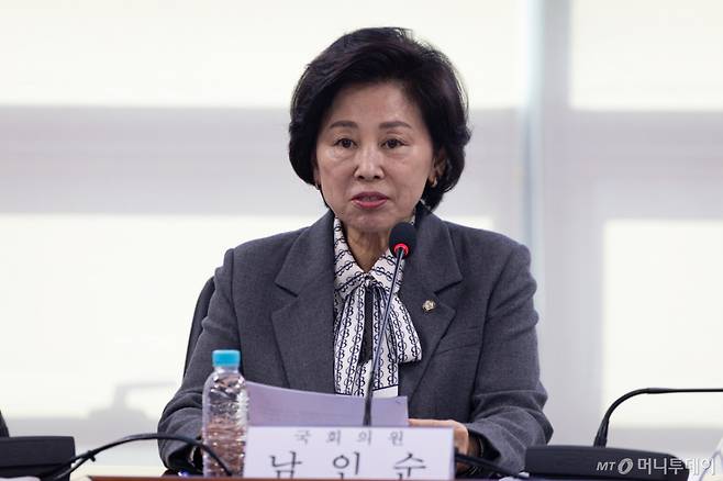 남인순 더불어민주당 연금개혁특별위원장이 지난 2월 25일 서울 여의도 국회 의원회관에서 열린 연금개혁특별위원회 전체회의에서 모두 발언을 하고 있다./사진=뉴스1